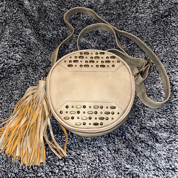 Tan round shape shoulder bad. - Picture 1 of 2